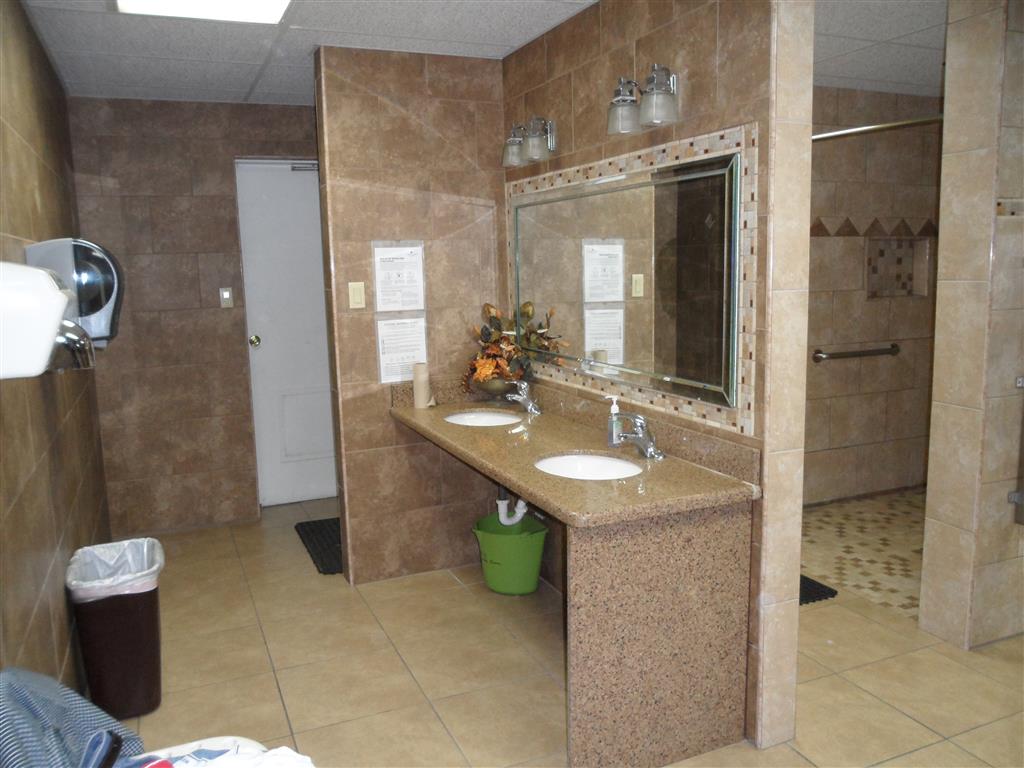 Mensroom.jpg